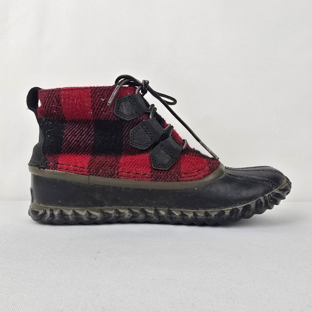 Sorel Out N About Red Plaid Waterproof Duck Boots Size 7.5