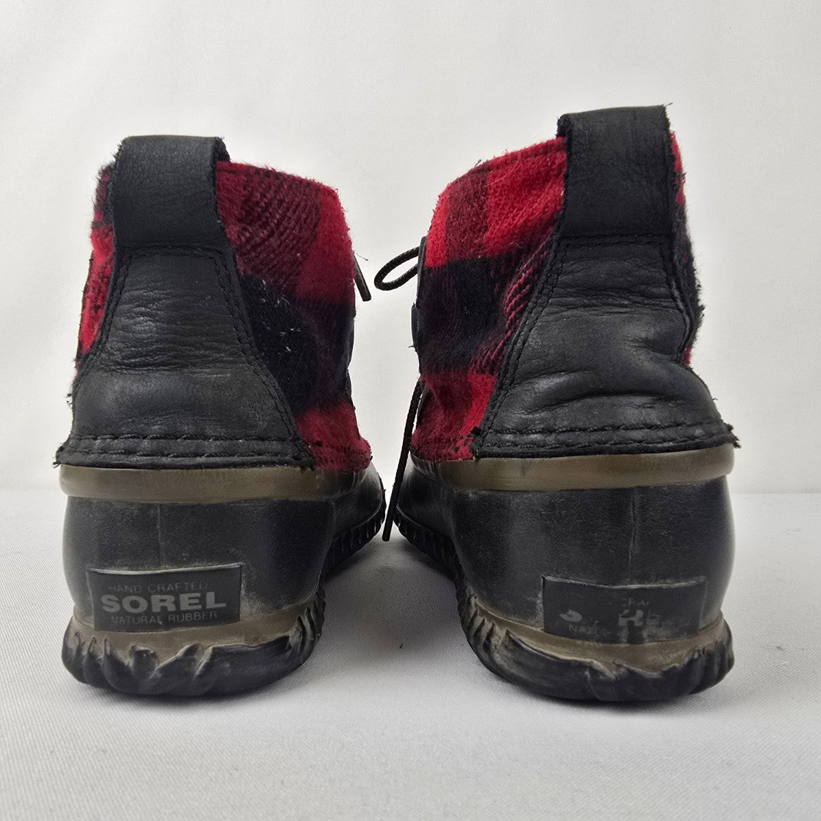 Sorel Out N About Red Plaid Waterproof Duck Boots Size 7.5
