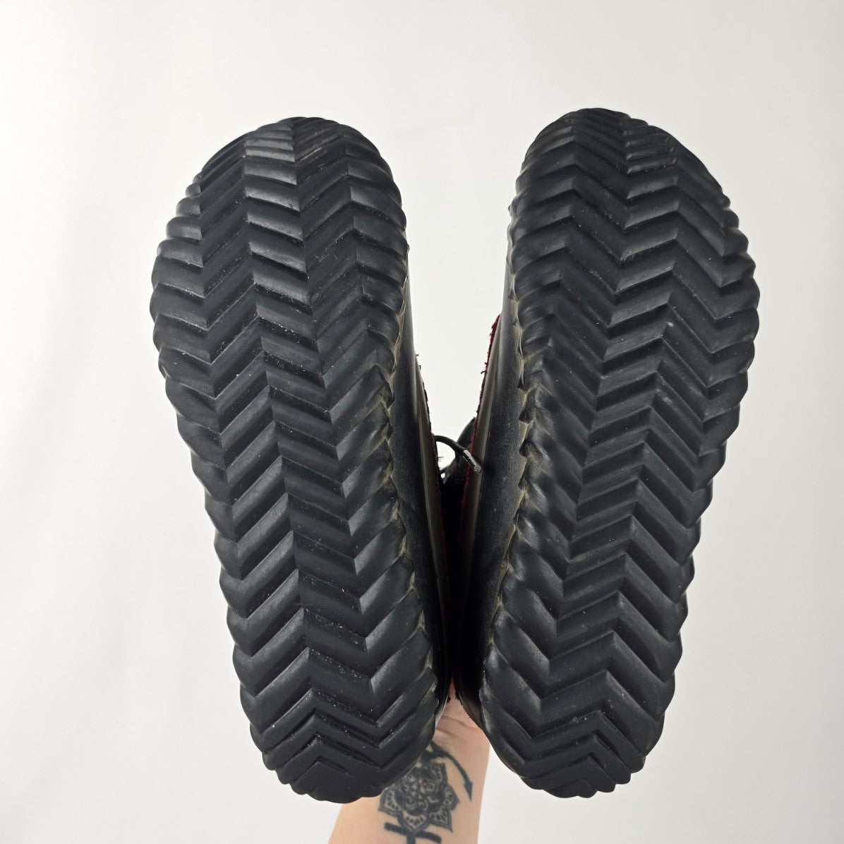 Sorel Out N About Red Plaid Waterproof Duck Boots Size 7.5