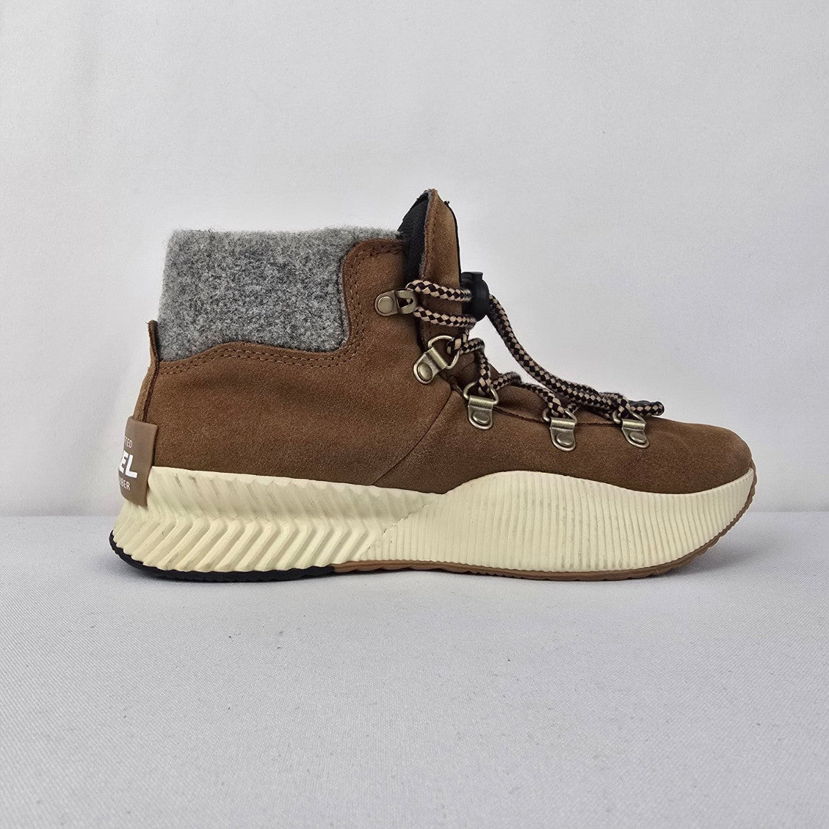 Sorel Brown Out N About Conquest Lace up Boot Size 5