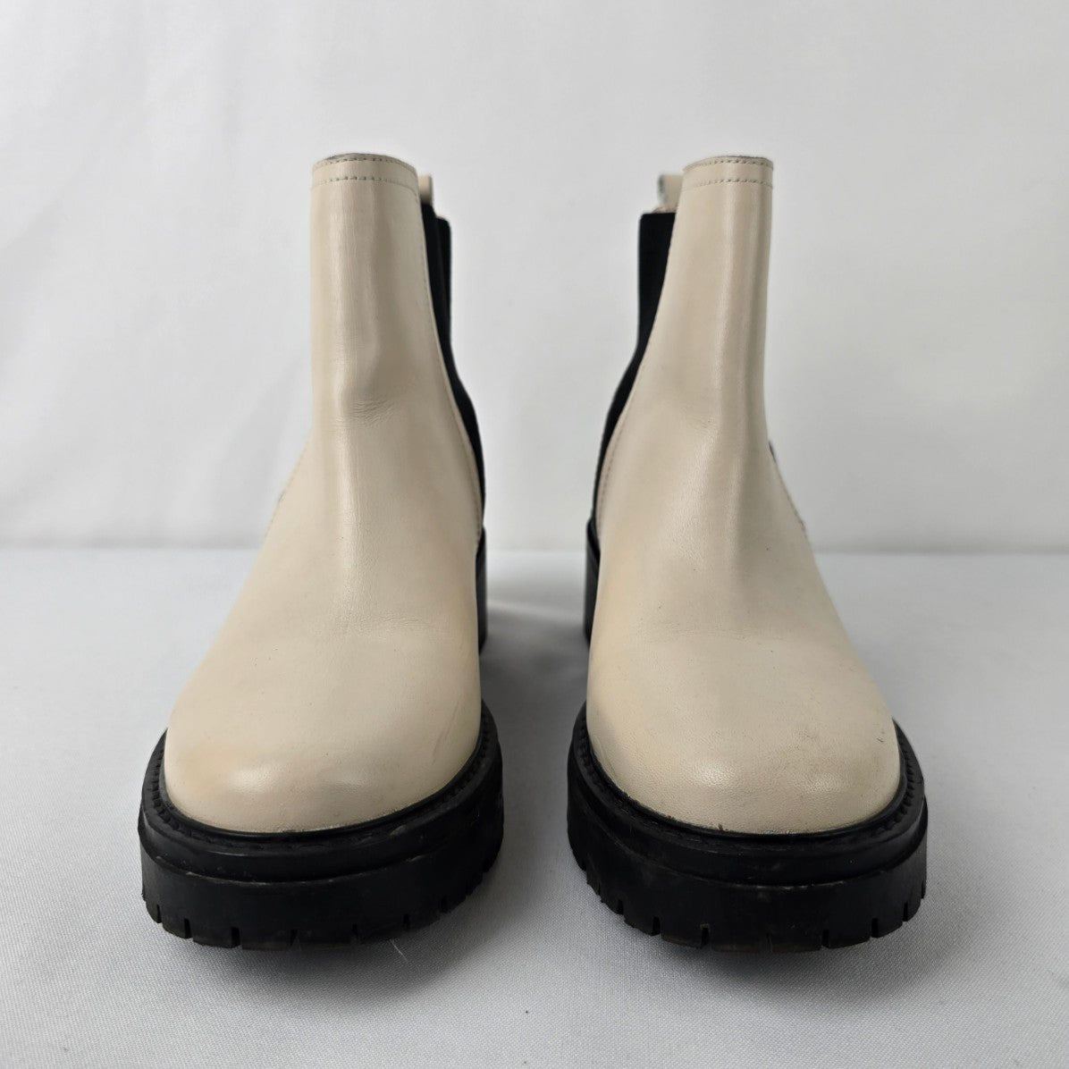 Naturalizer White Leather Lug Ankle Boot Size