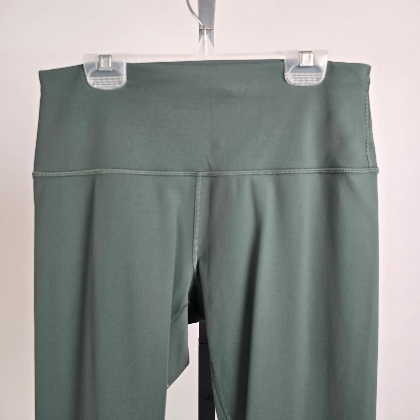 Lululemon Green Wunder Train HR Tight 25"  Size 10