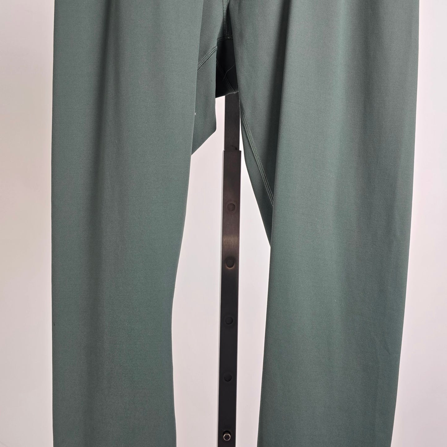 Lululemon Green Wunder Train HR Tight 25"  Size 10