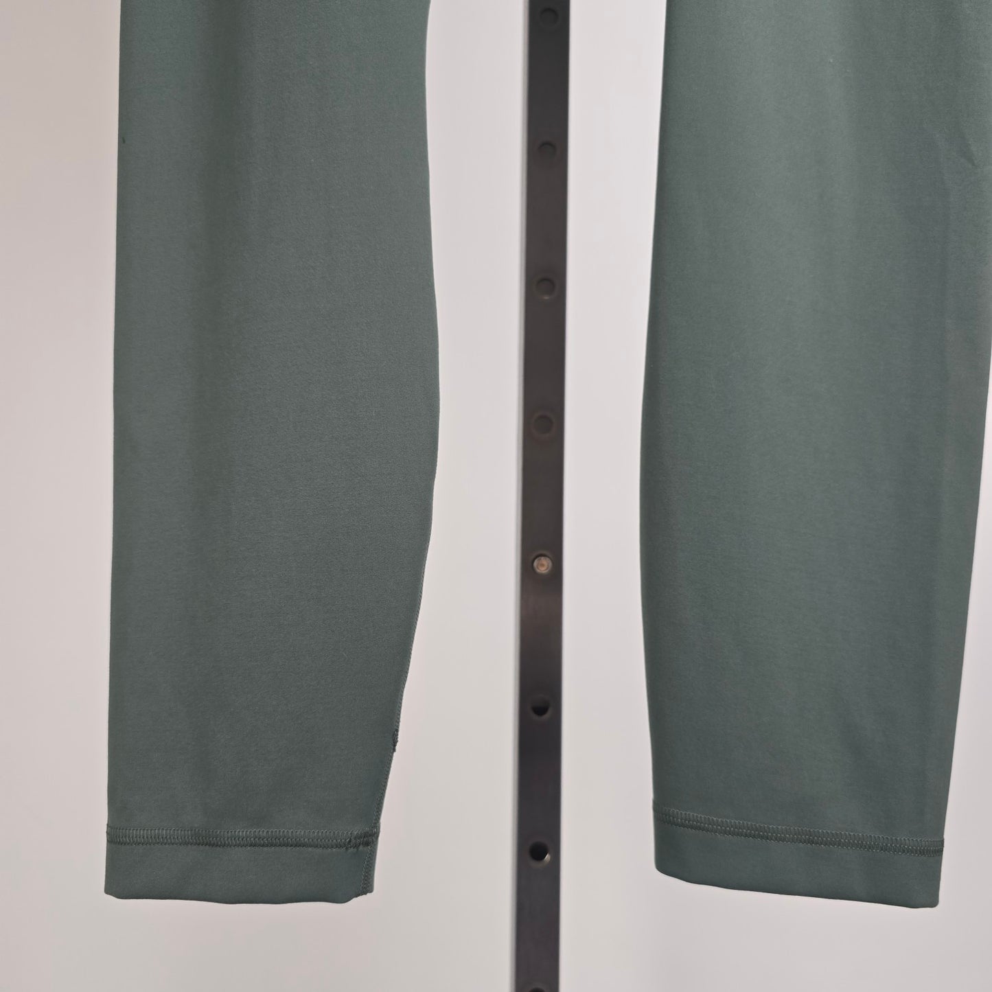 Lululemon Green Wunder Train HR Tight 25"  Size 10
