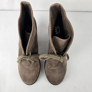 Denver Hays Taupe Suede  Lace Up Heeled Boots Size 10