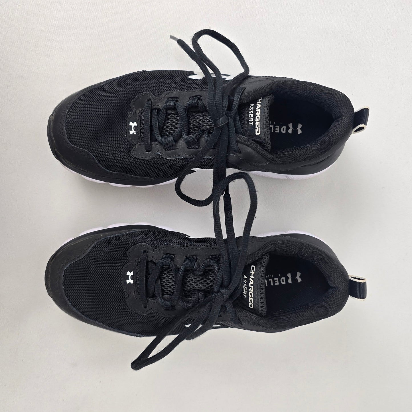 Under Armour Black Lace Up Running Shoes Size 6.5