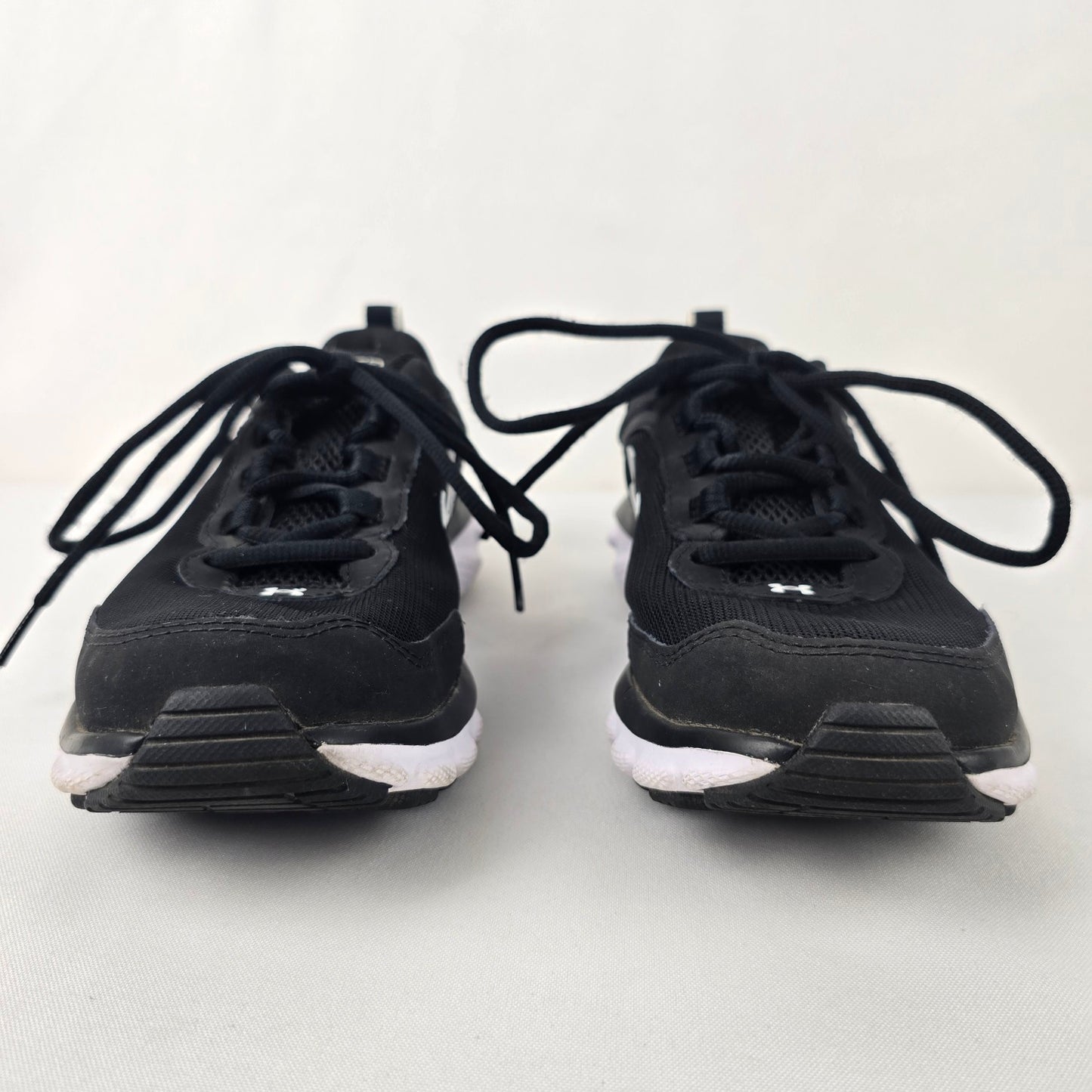 Under Armour Black Lace Up Running Shoes Size 6.5