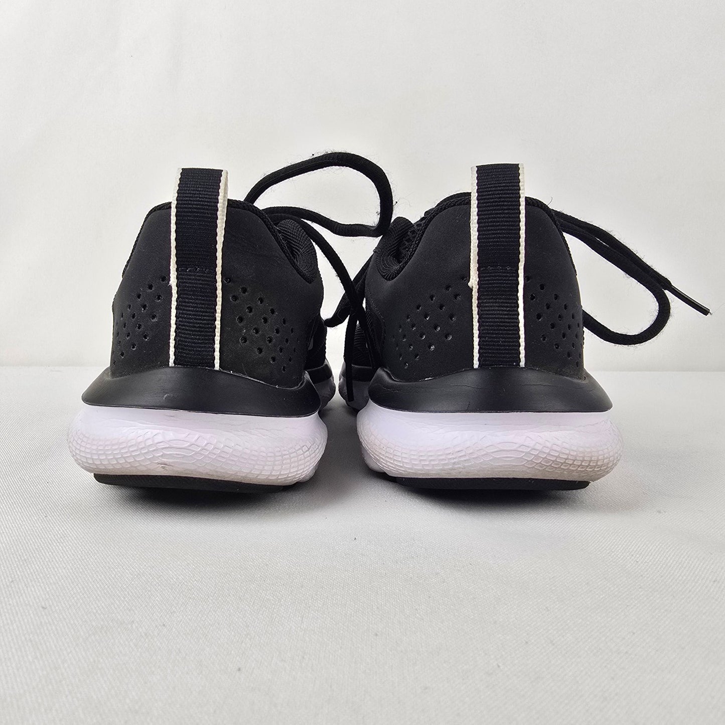 Under Armour Black Lace Up Running Shoes Size 6.5