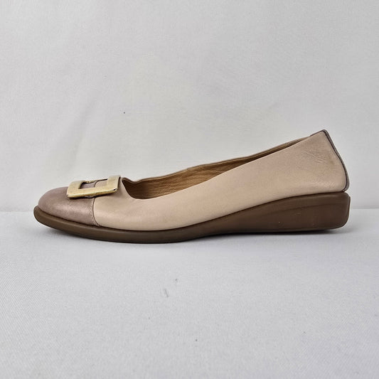 Relax Anatomic Cream & Taupe Gold Ballet Flats Size 7.5