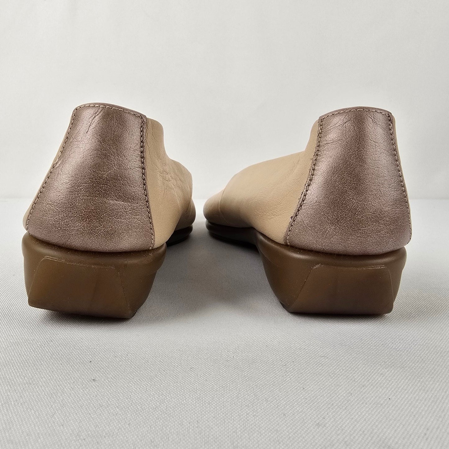 Relax Anatomic Cream & Taupe Gold Ballet Flats Size 7.5