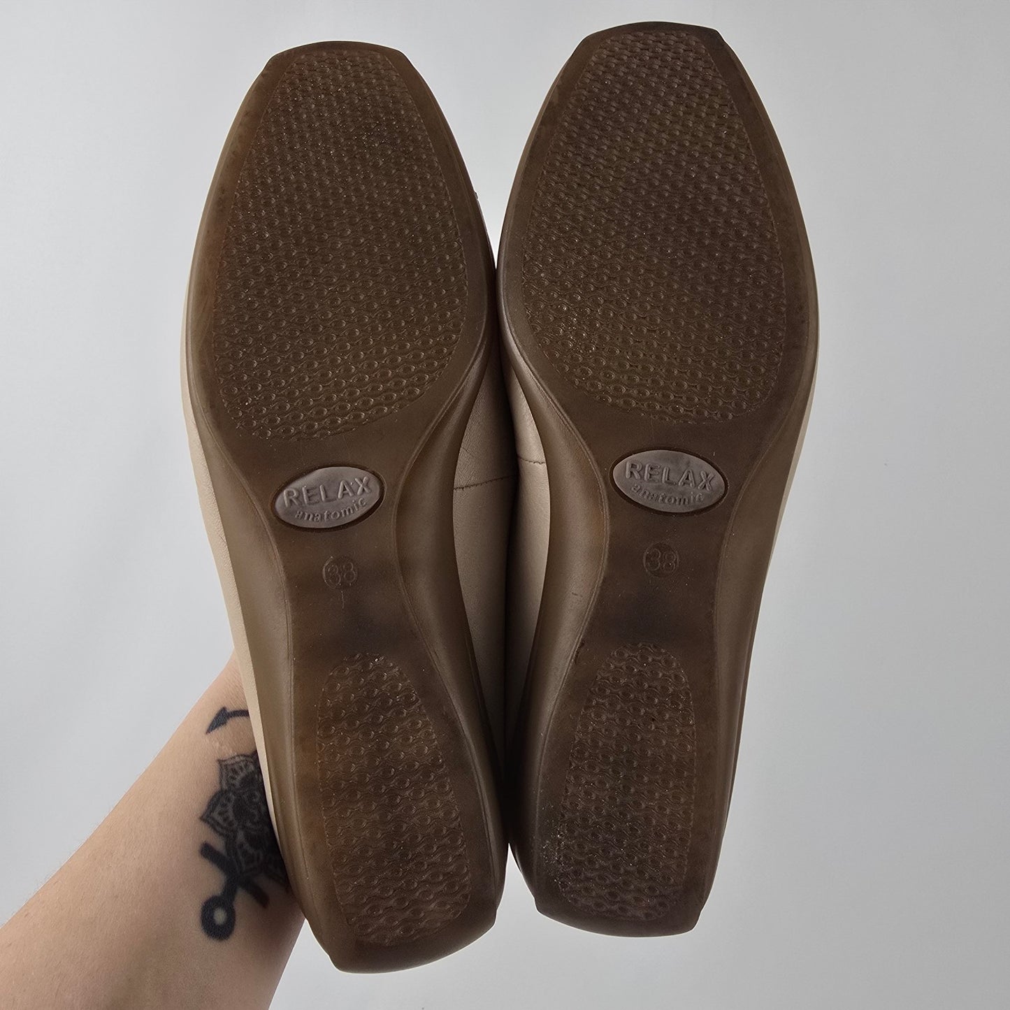 Relax Anatomic Cream & Taupe Gold Ballet Flats Size 7.5