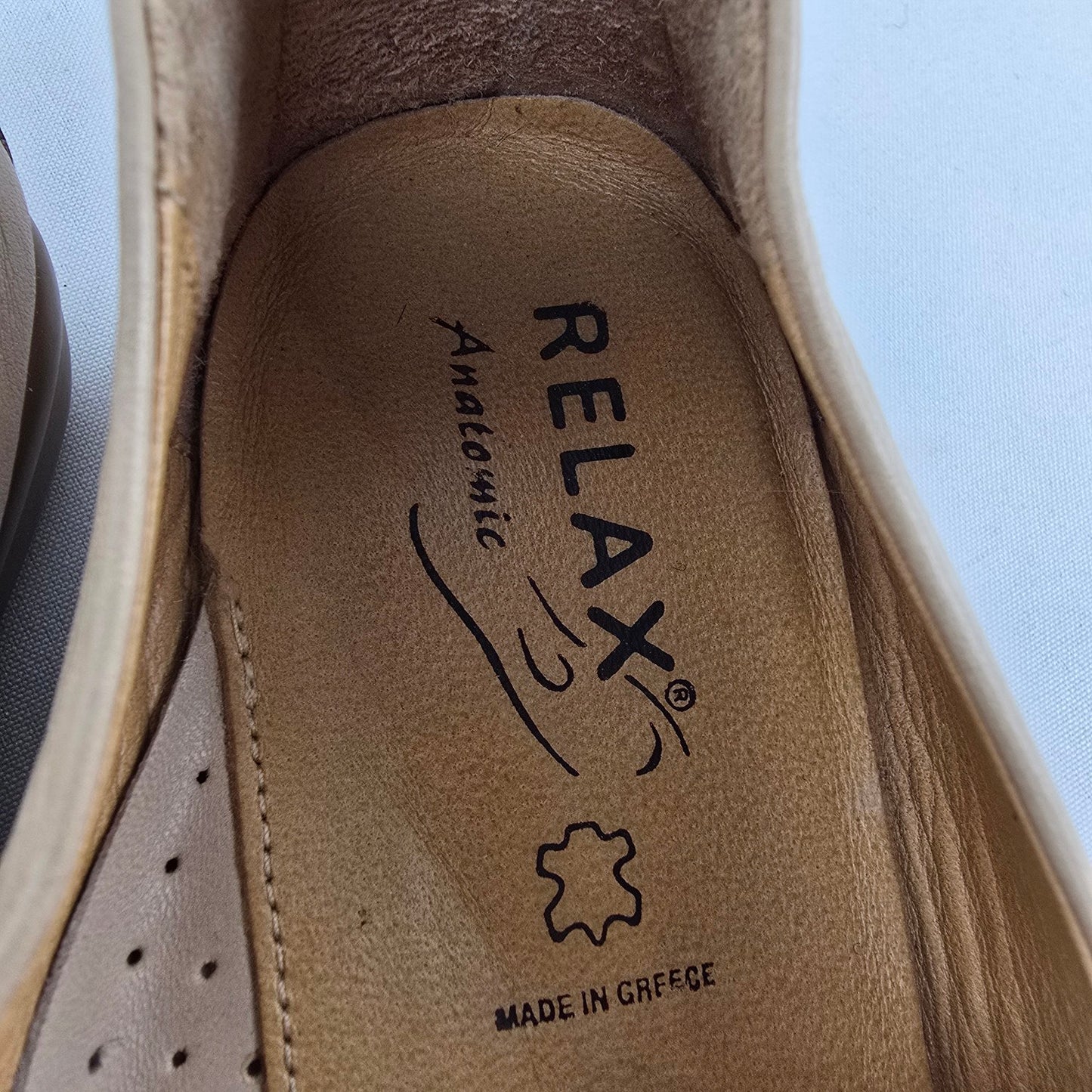Relax Anatomic Cream & Taupe Gold Ballet Flats Size 7.5