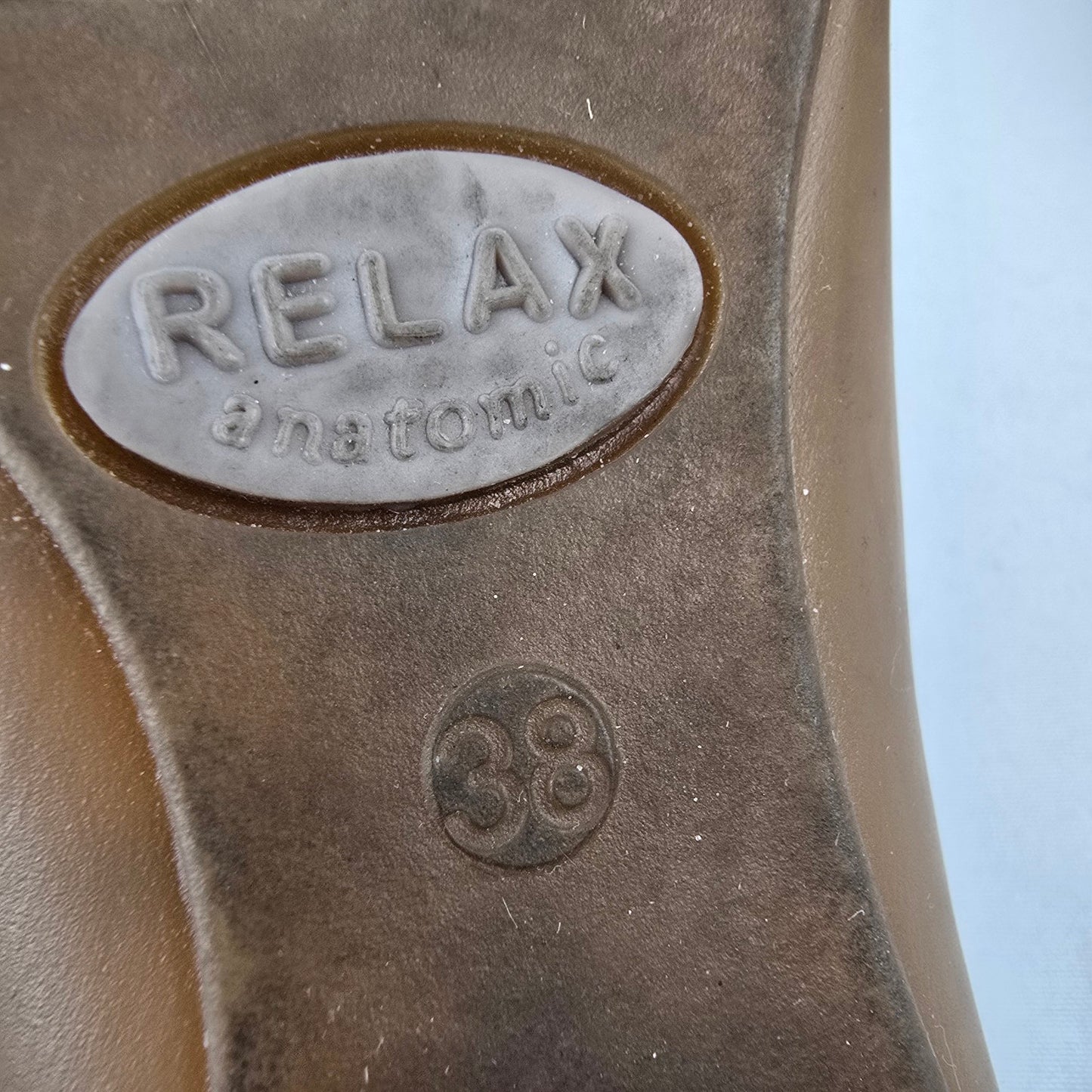 Relax Anatomic Cream & Taupe Gold Ballet Flats Size 7.5