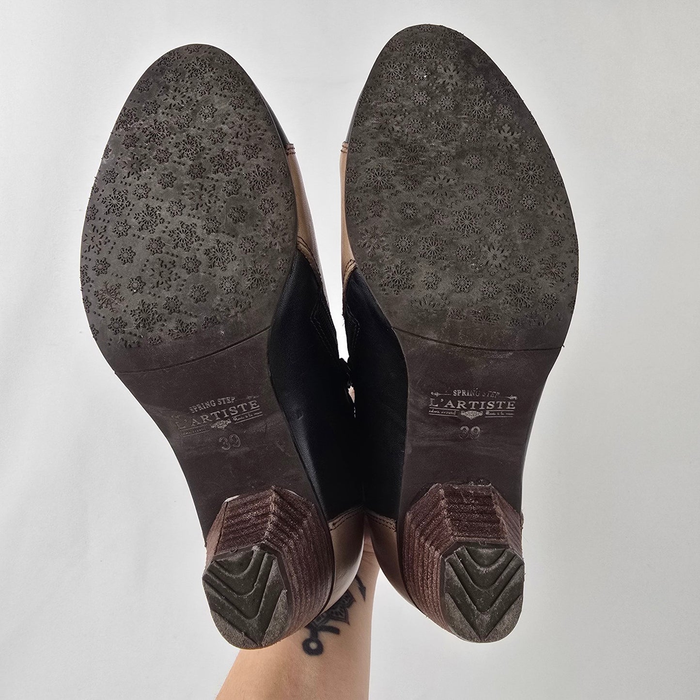 L'artiste Black & Brown Heeled Booties Size 8.5