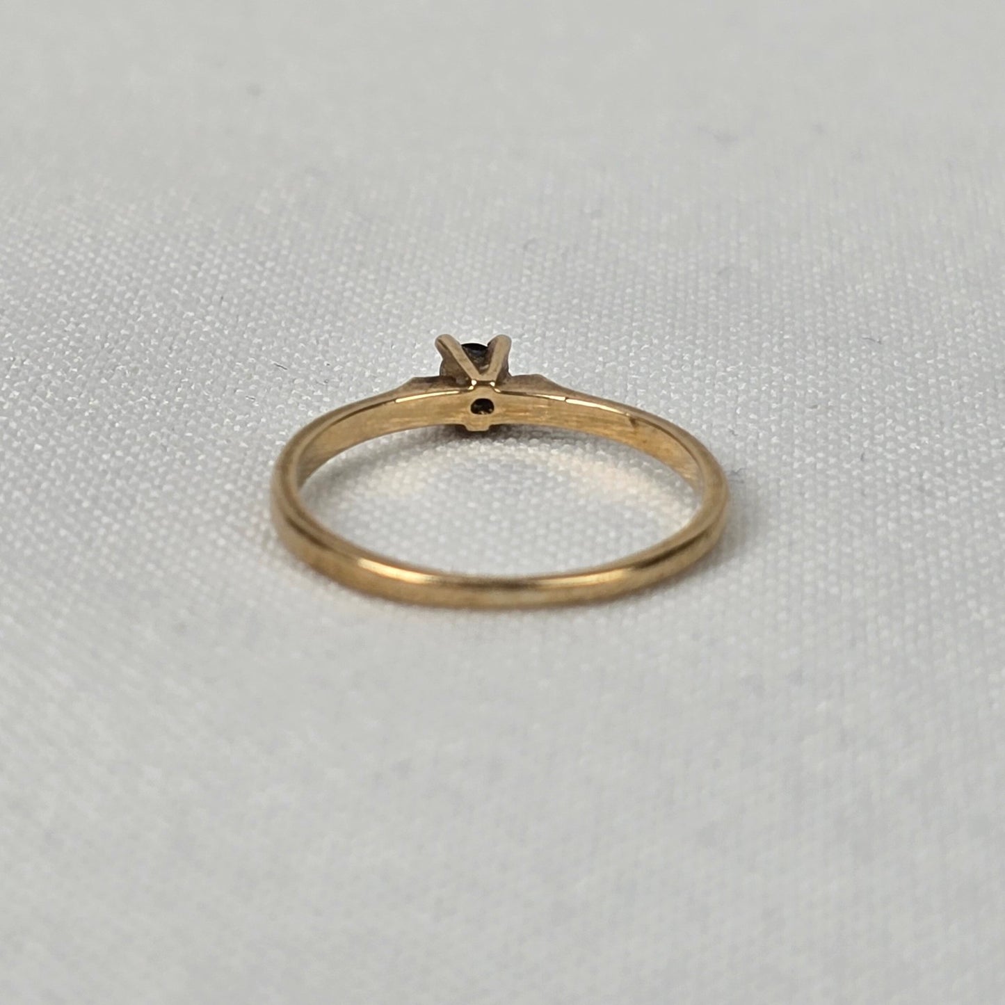10K Gold Sapphire Delicate Ring Size 5.5