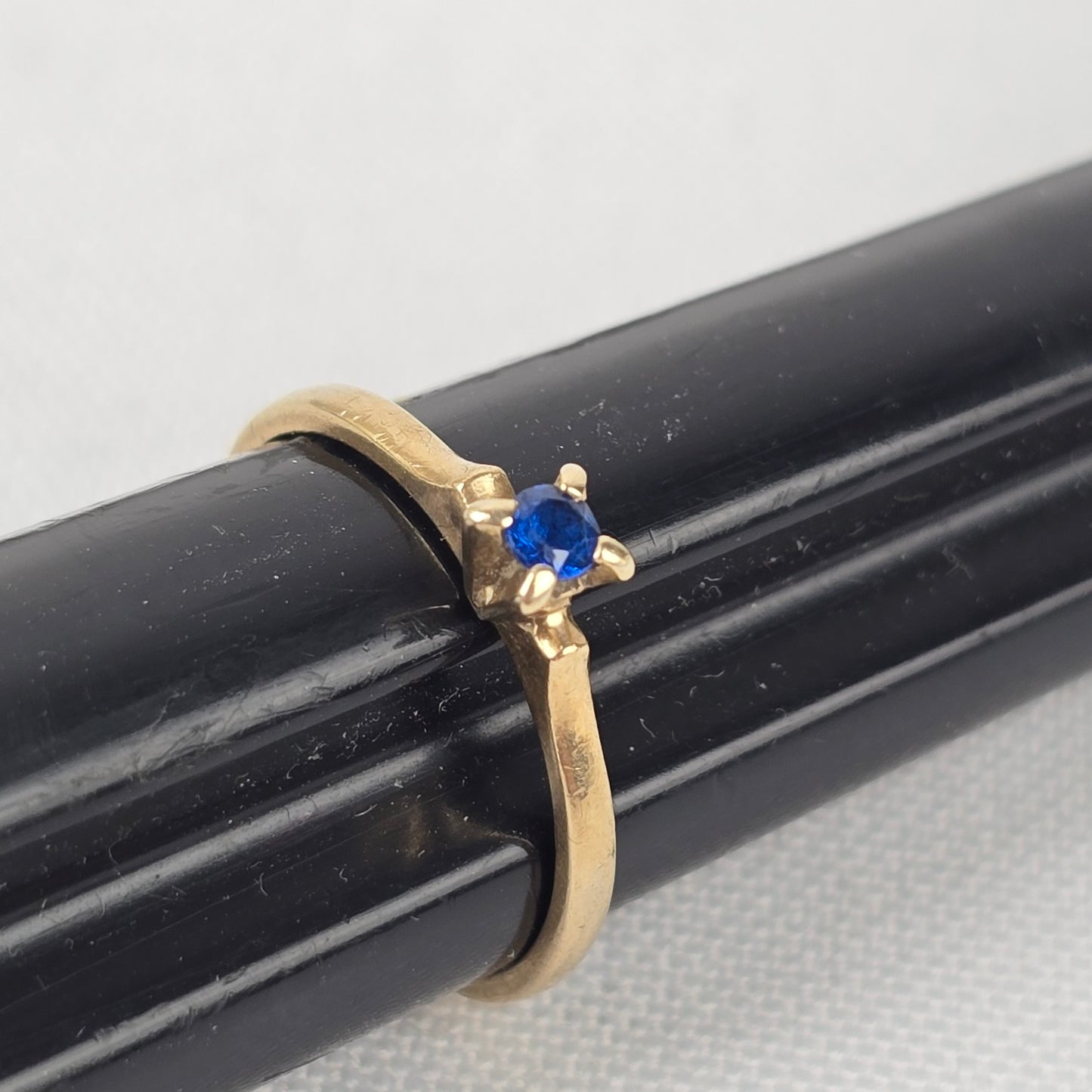 10K Gold Sapphire Delicate Ring Size 5.5