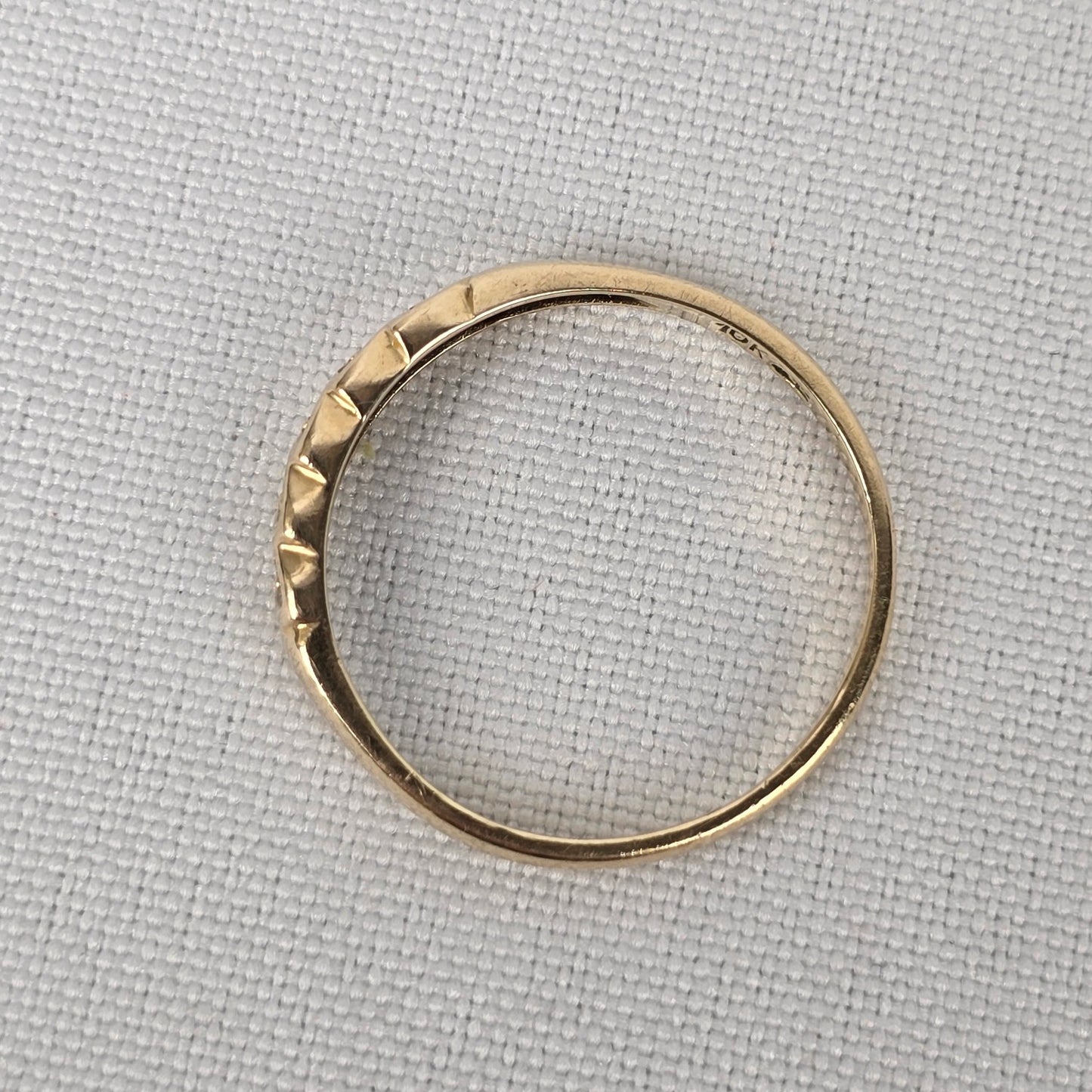 10k Gold Diamond Band Ring Size 9.5