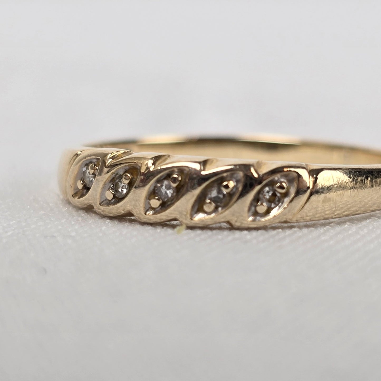 10k Gold Diamond Band Ring Size 9.5