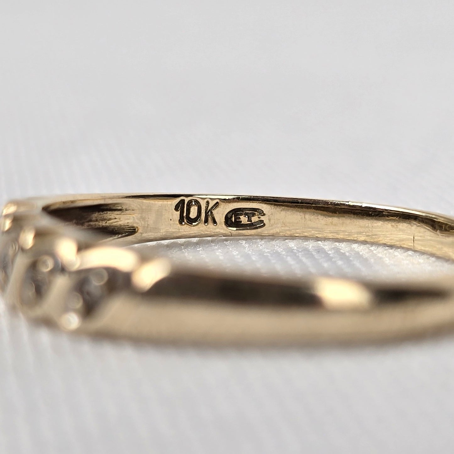 10k Gold Diamond Band Ring Size 9.5