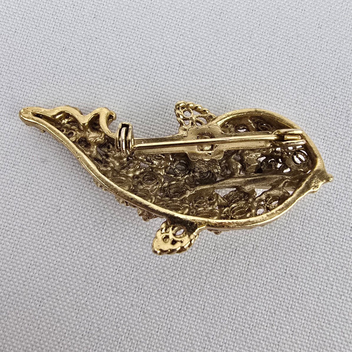 Vintage Gold Tone Wale Brooch