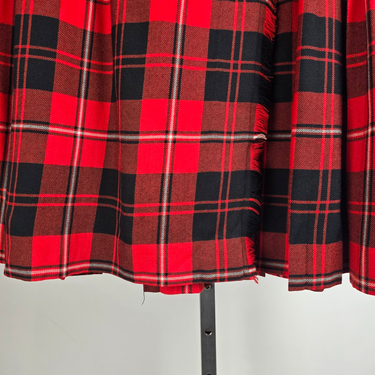 Vintage Surrey Classics 100% Wool Red And Black Plaid Kilt Skirt Size M/L