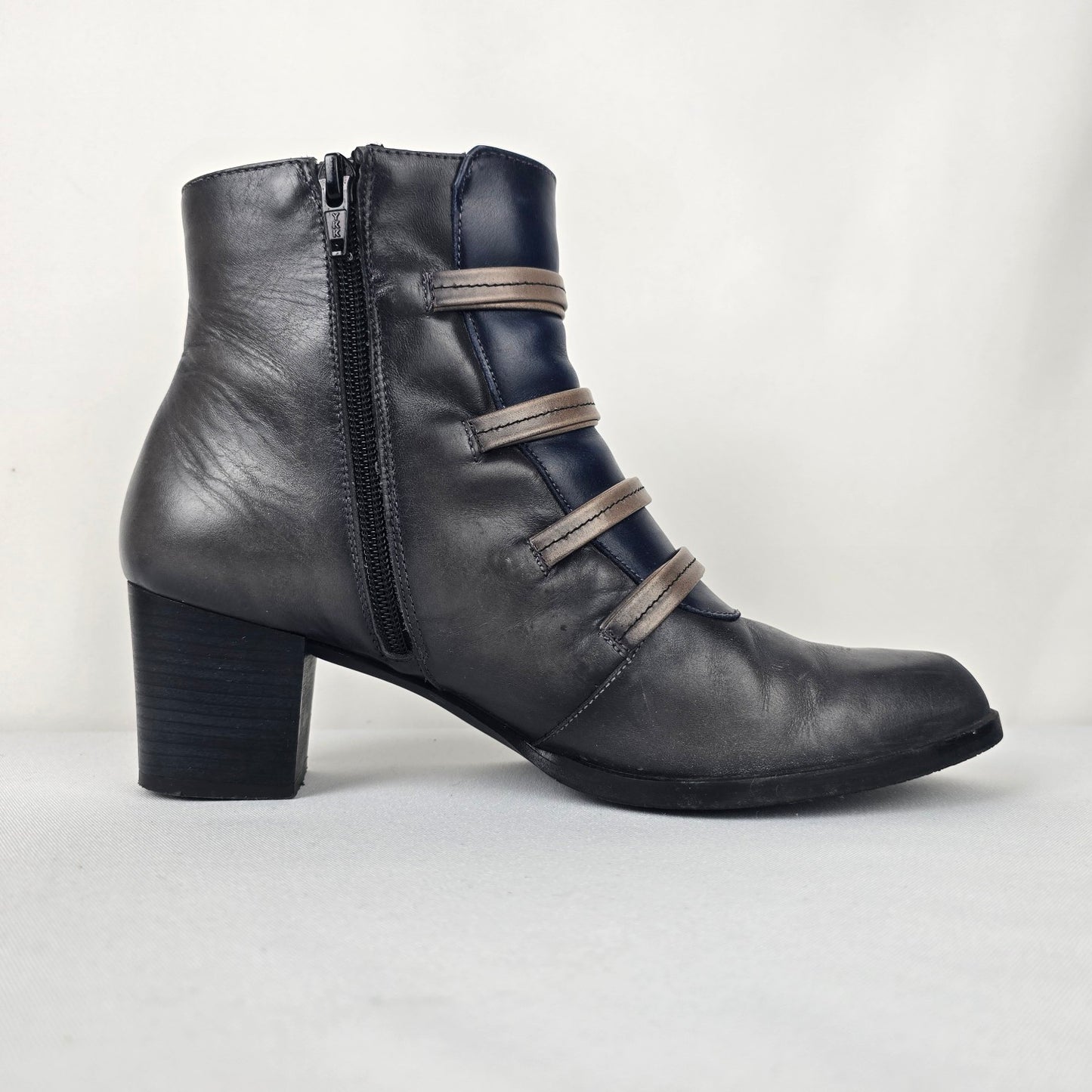 Dorking Grey Leather Heeled Boot Size 9