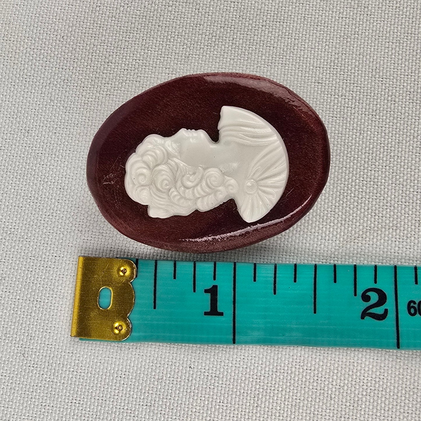 Vintage Brown Cameo Brooch