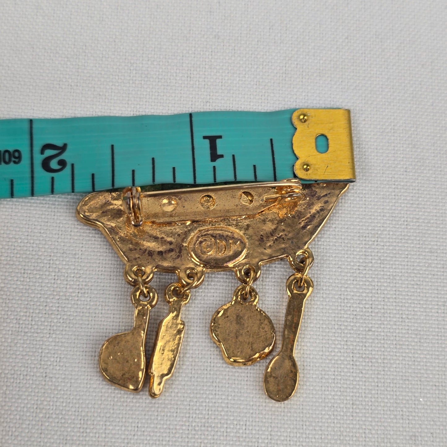 Vintage Enamel Pie Baking Brooch