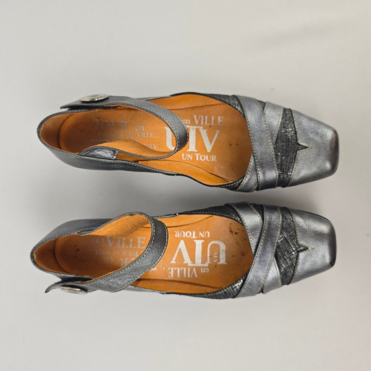 Un Tour en Ville Black Leather Mary Jane Shoes Size 9