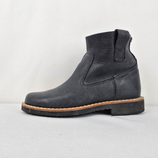 Roots Tribe Black Leather Short Boots Size 5.5