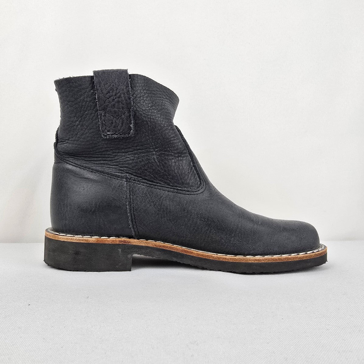 Roots Tribe Black Leather Short Boots Size 5.5