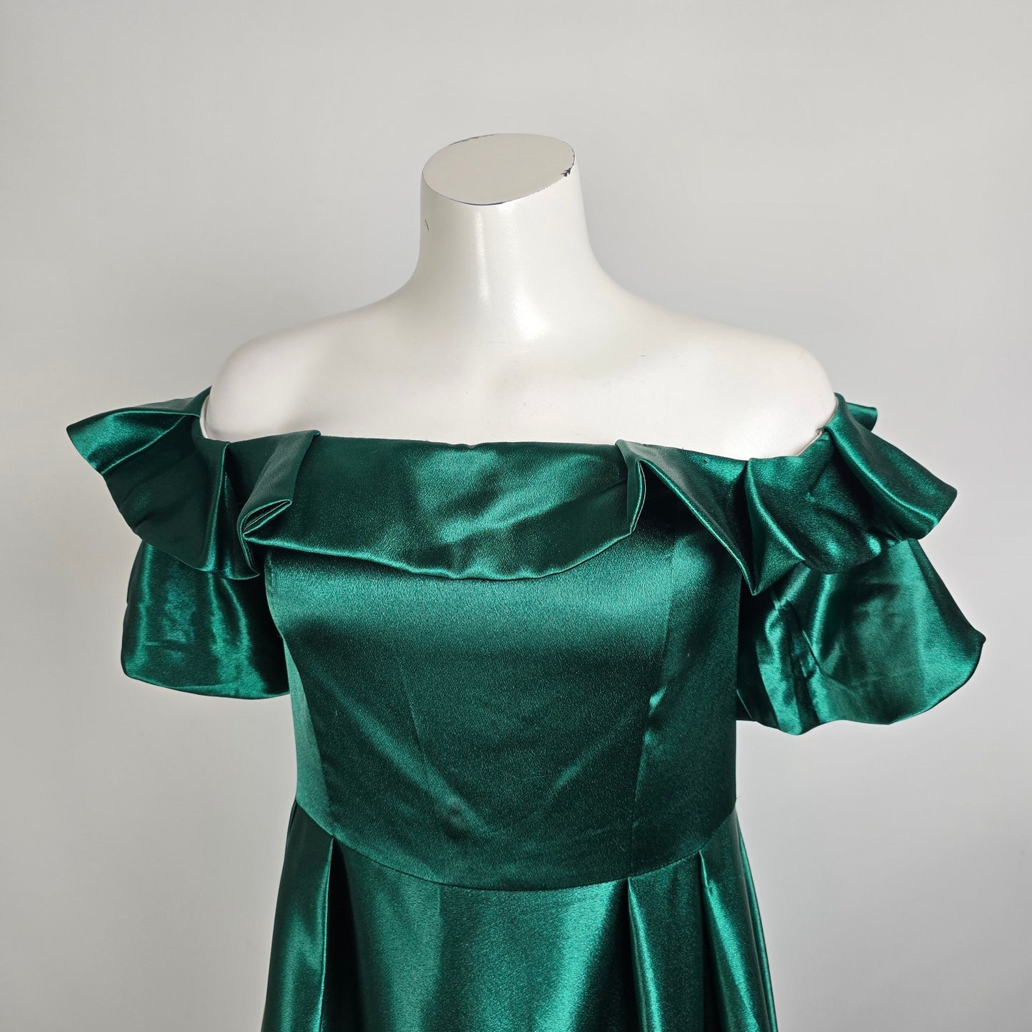 Emerald Green Off The Shoulder Eventwear Gown Size M/L