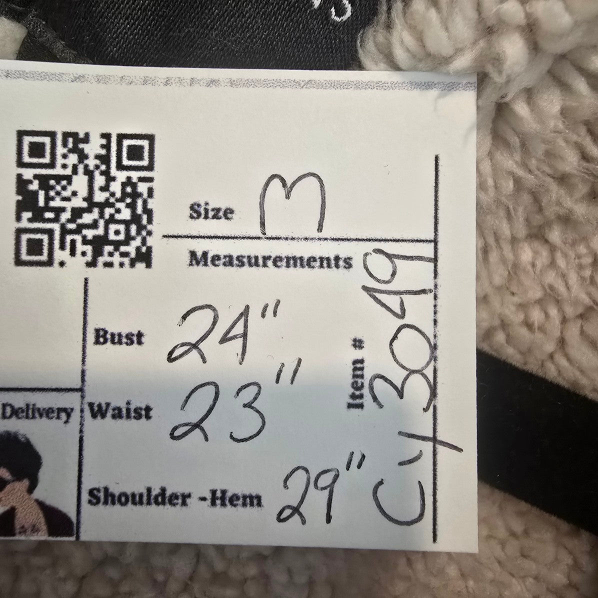 Classic Editions Wolf Family Graphic Red Zip Up Jacket Size M