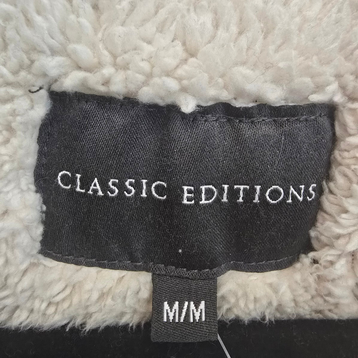 Classic Editions Wolf Family Graphic Red Zip Up Jacket Size M