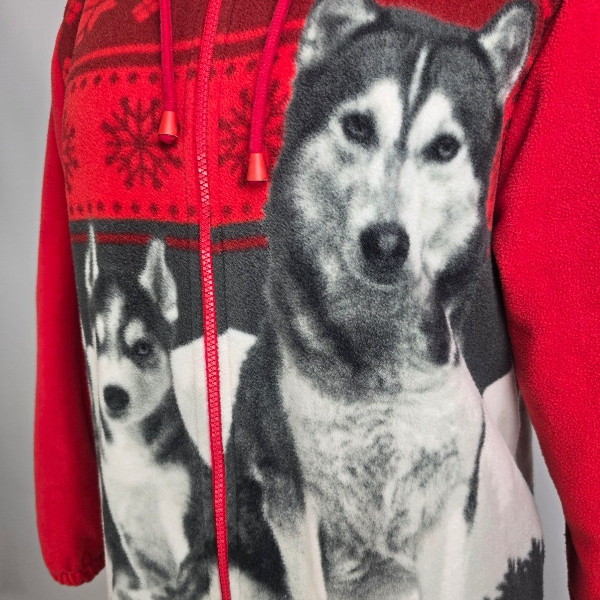 Classic Editions Wolf Family Graphic Red Zip Up Jacket Size M
