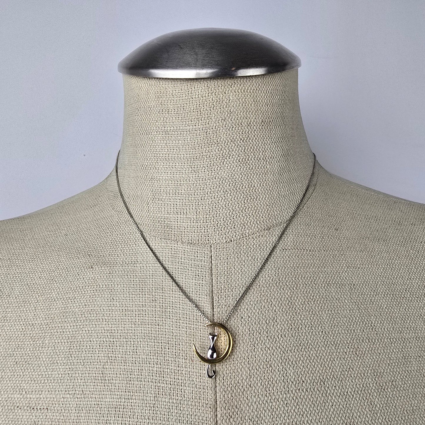 925 Sterling Silver Cat On The Moon Pendant Box Chain Necklace