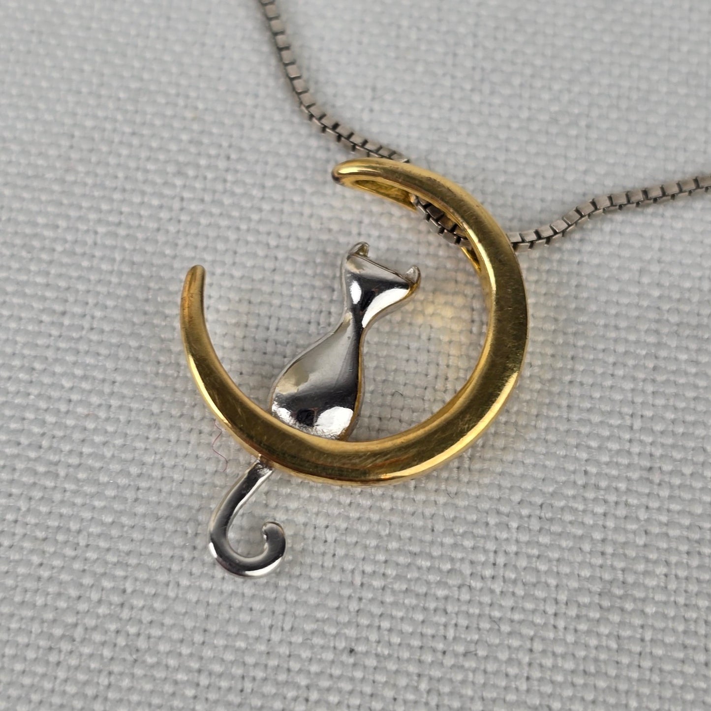 925 Sterling Silver Cat On The Moon Pendant Box Chain Necklace