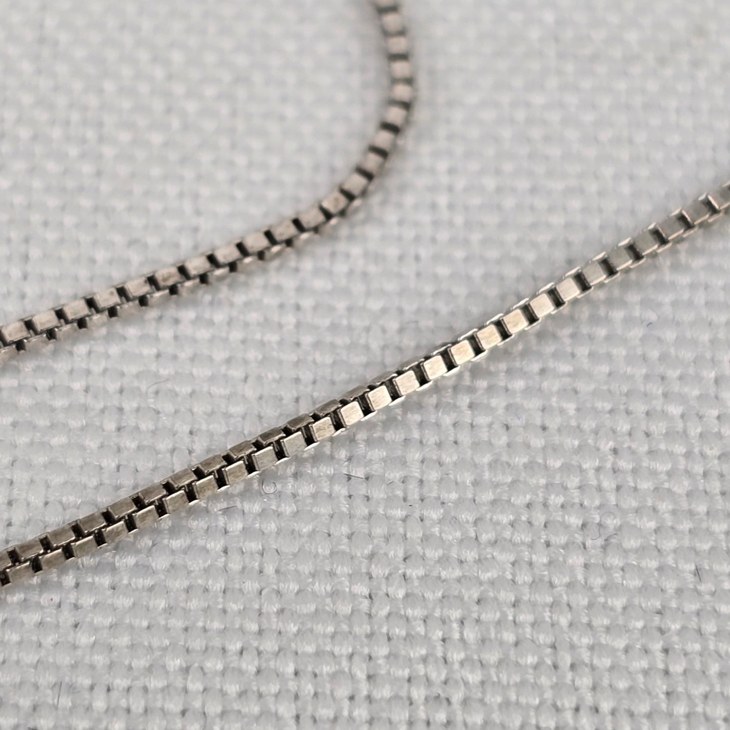 925 Sterling Silver Cat On The Moon Pendant Box Chain Necklace