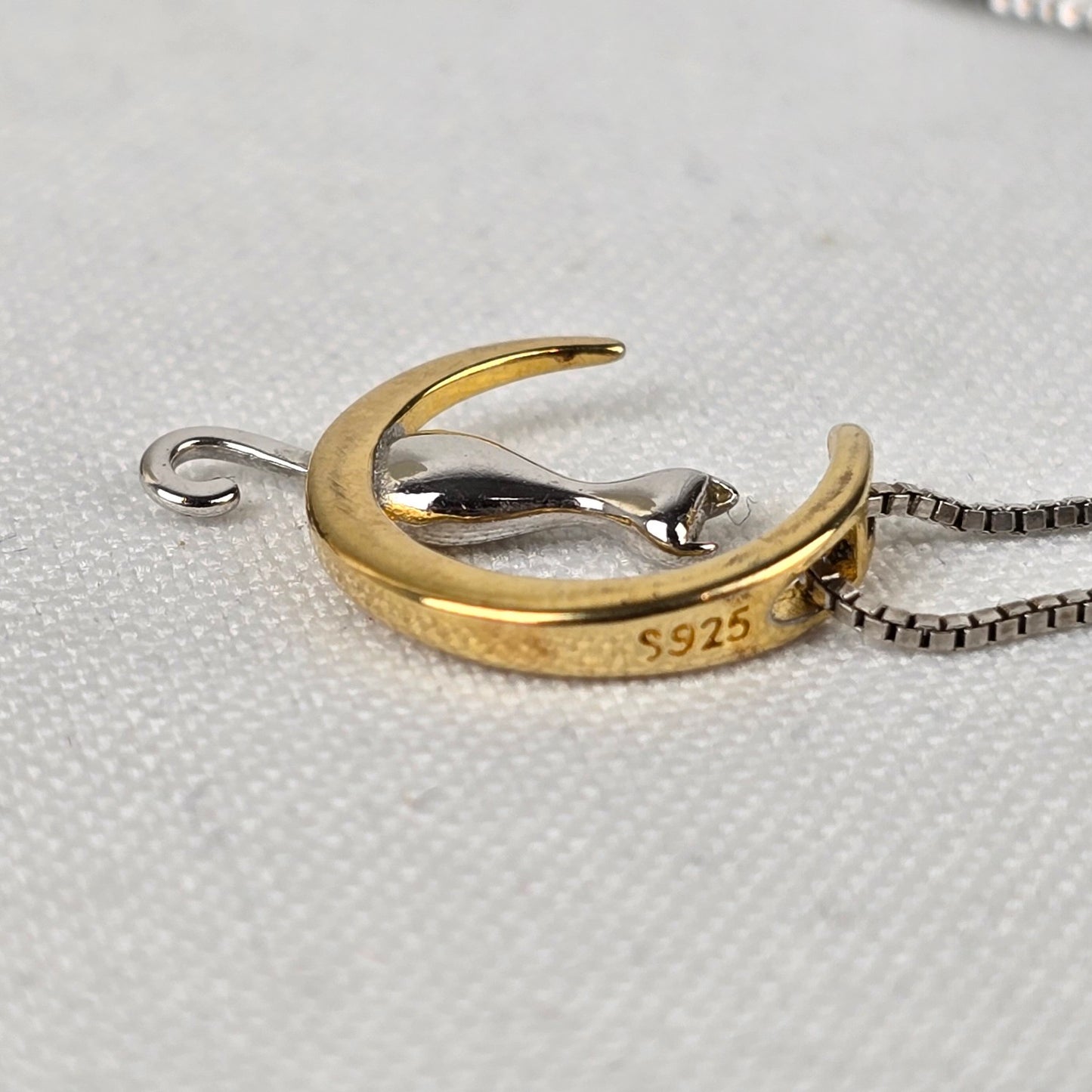 925 Sterling Silver Cat On The Moon Pendant Box Chain Necklace