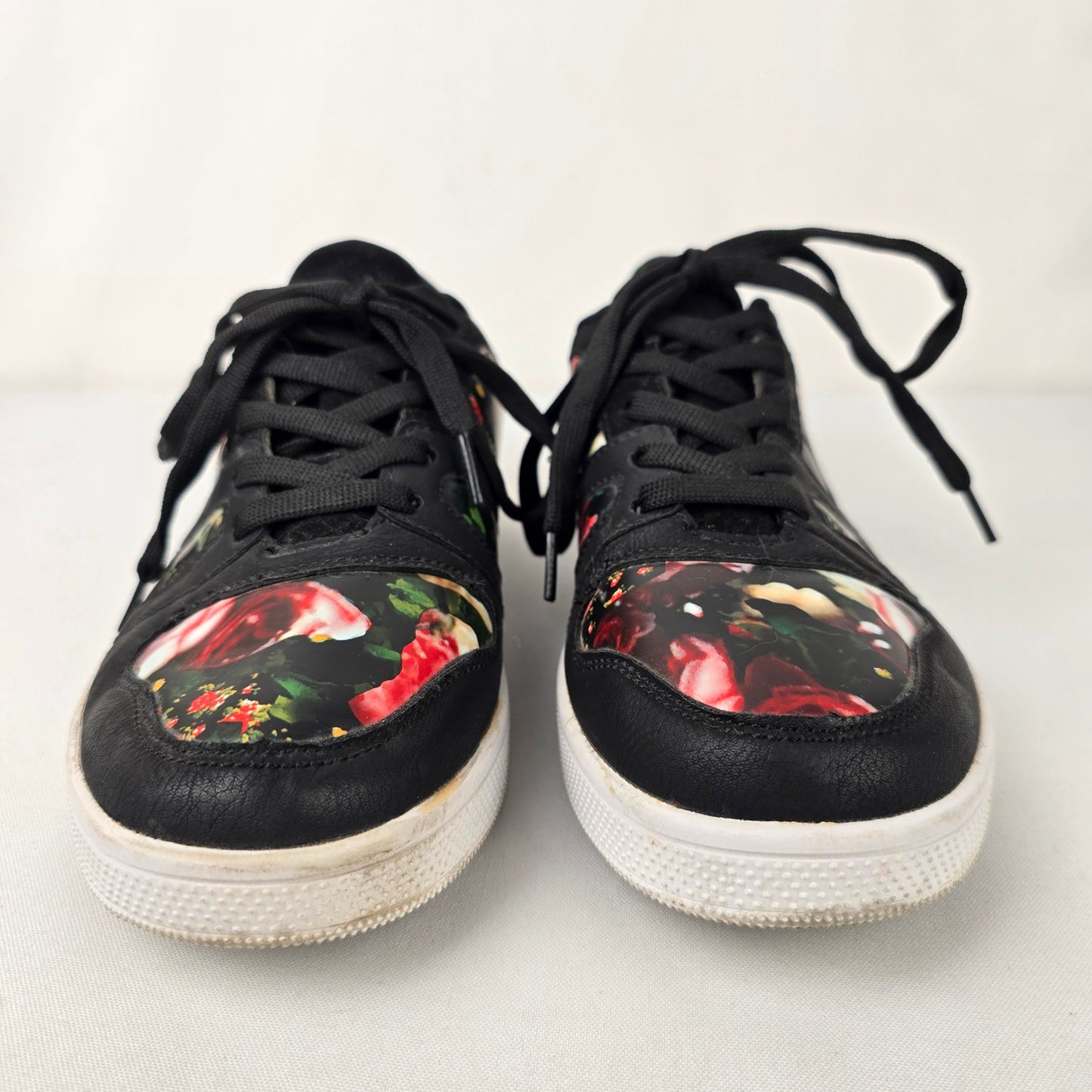 Just Fab Floral Lace Up Sneakers Size 9