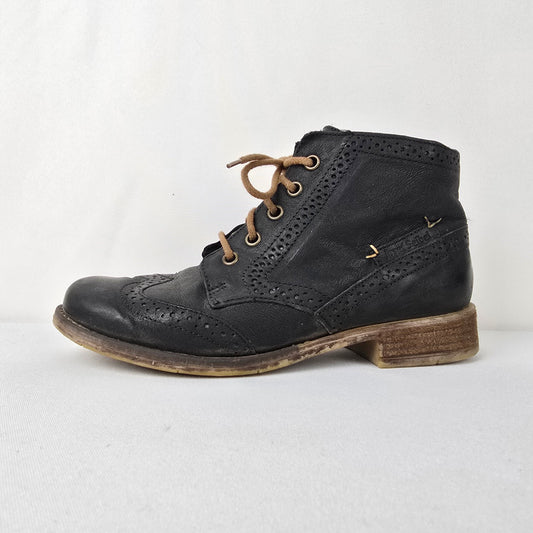 Josef Seibel Sienna Black Leather Lace Up Ankle Boot Size 5.5