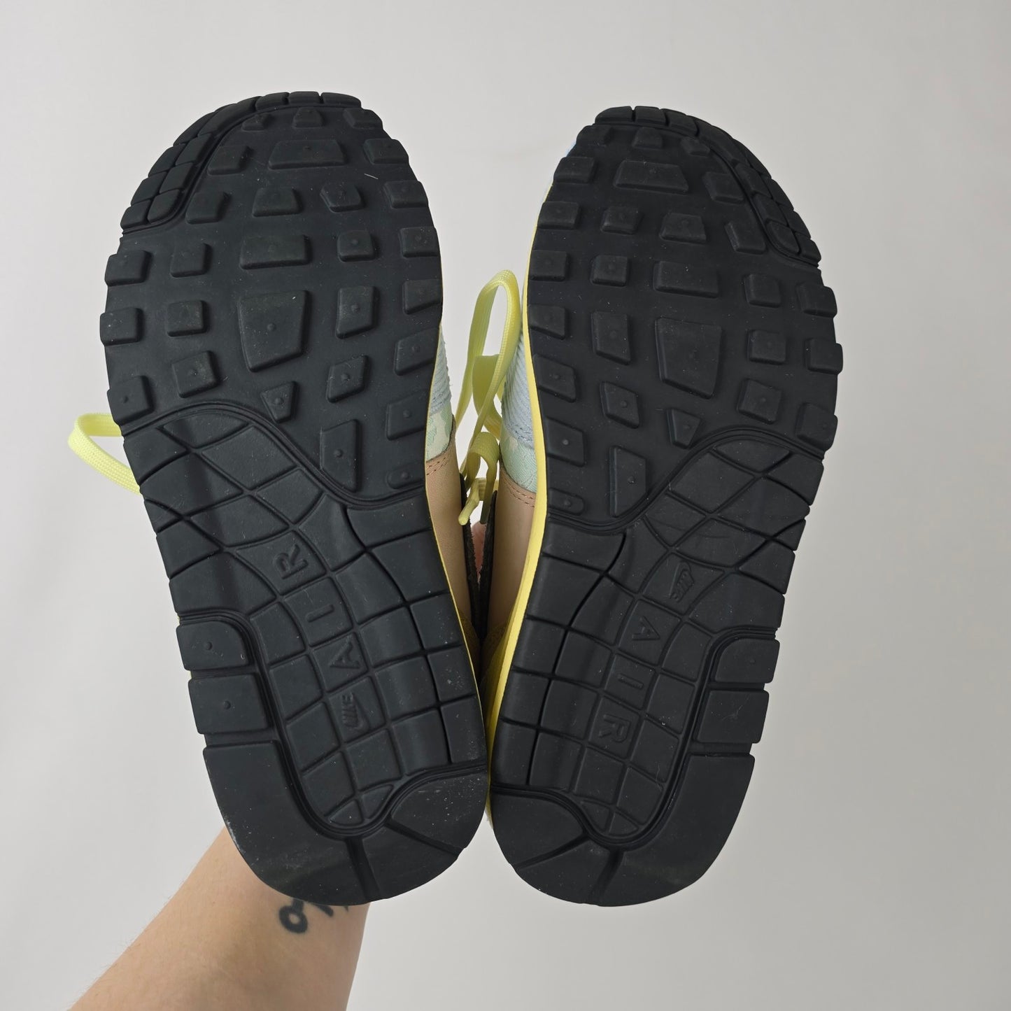 Nike Air Max 1 '87 Great Indoors Corduroy Blue Runners Size 6.5