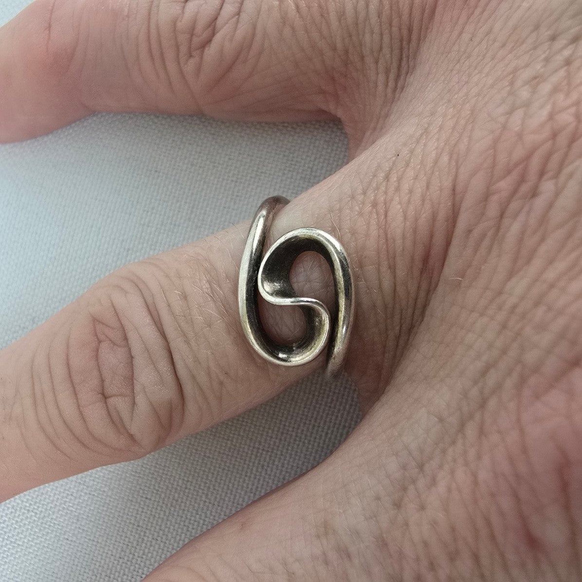 925 Sterling Silver Swirl Ring Size 6