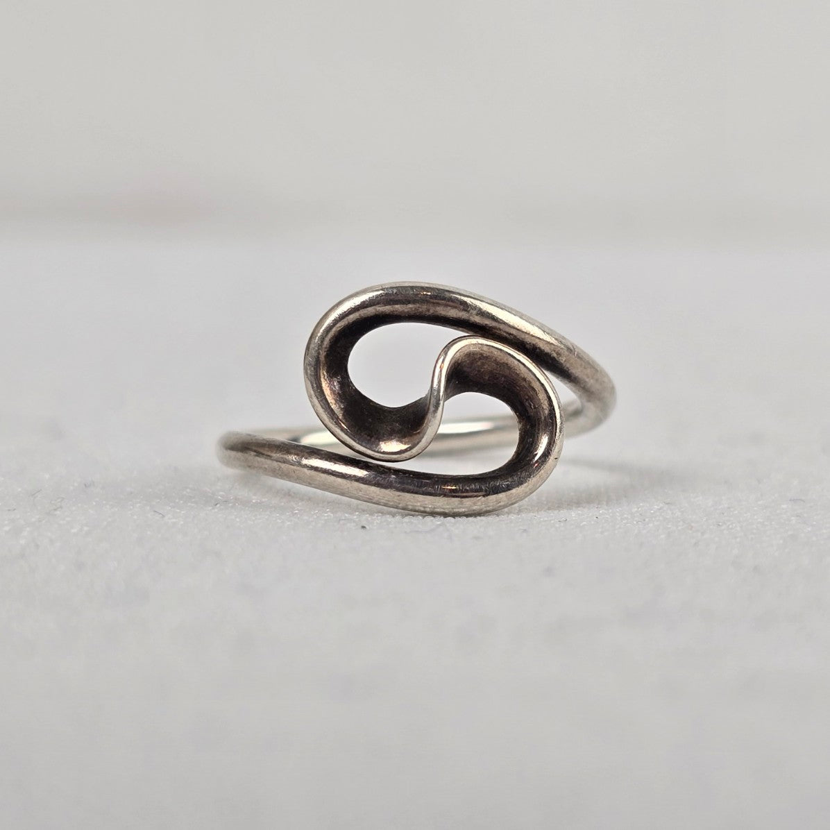 925 Sterling Silver Swirl Ring Size 6