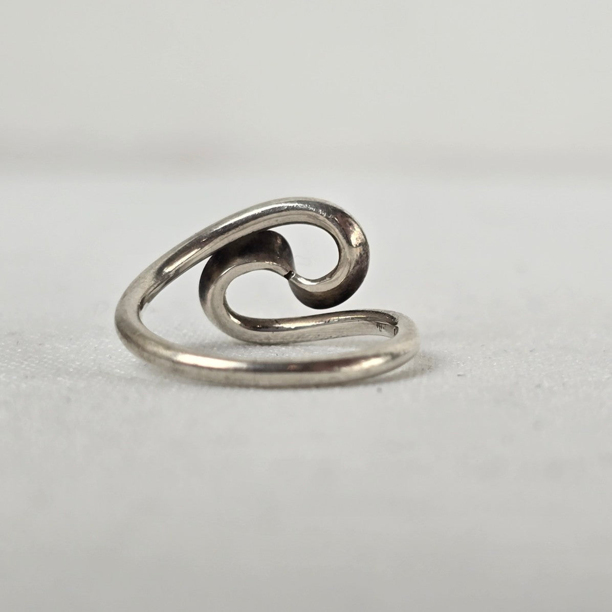 925 Sterling Silver Swirl Ring Size 6
