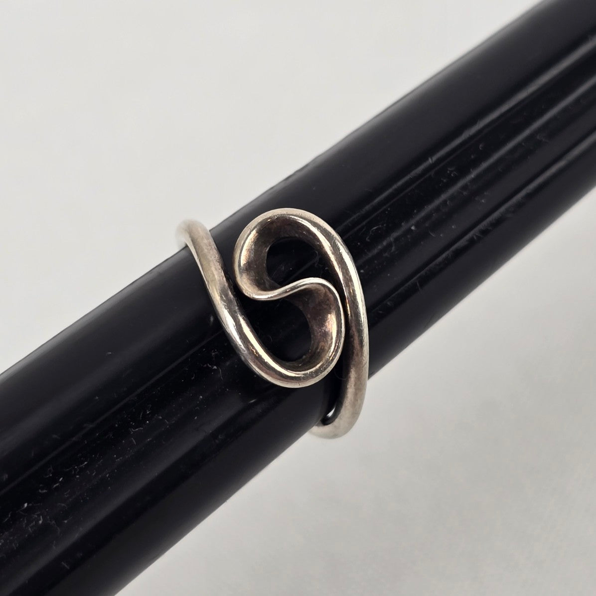 925 Sterling Silver Swirl Ring Size 6