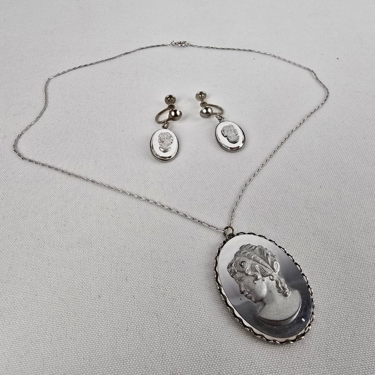 Vintage Silver Cameo Mirrored Necklace Screw Back Earrings Set