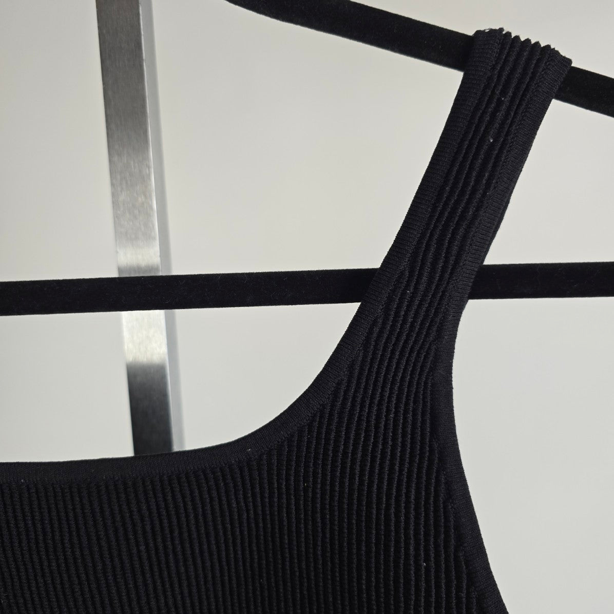 Babaton Sculp Black Knit Crop Tank Size M