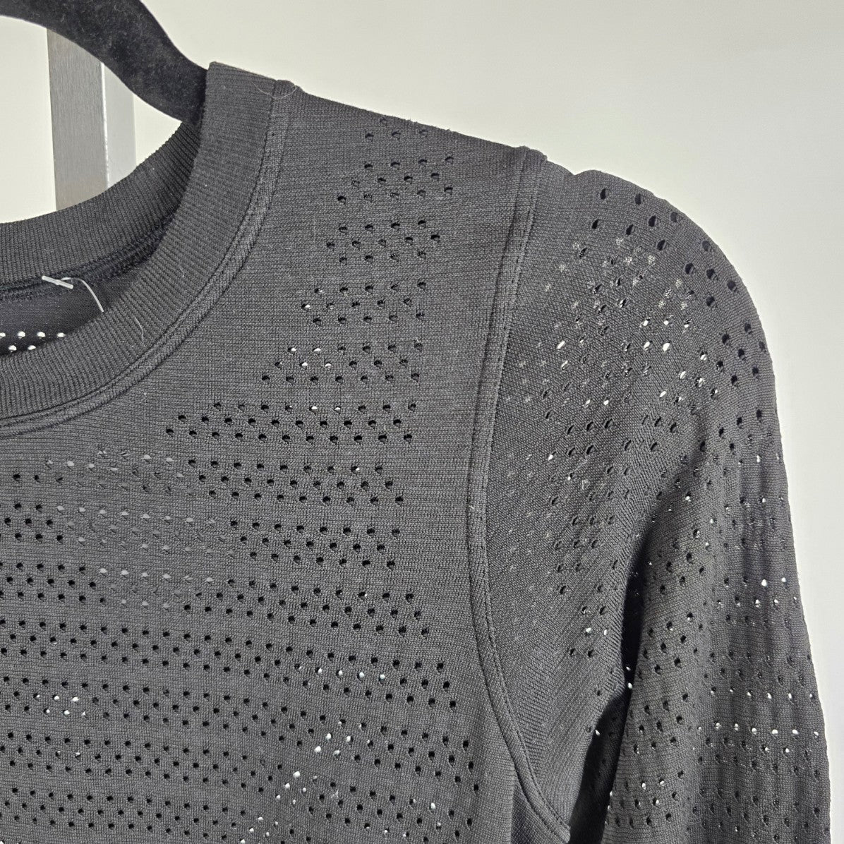 Lululemon Breeze Long Sleeve Black Shirt Size S/M