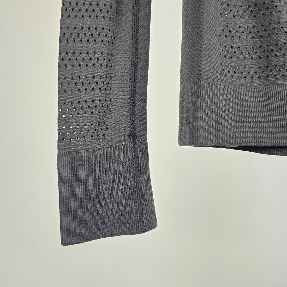 Lululemon Breeze Long Sleeve Black Shirt Size S/M